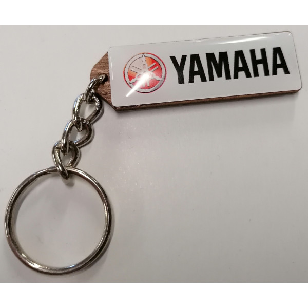 Prívesok na kľúče - drevený YAMAHA biela